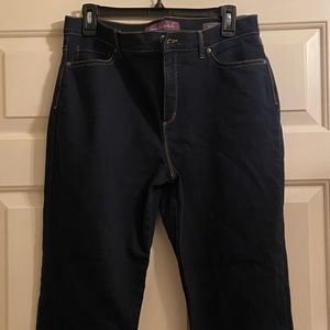 Gently used. Women’s size 12 short Gloria Vanderbilt. “Amanda” denim jeans